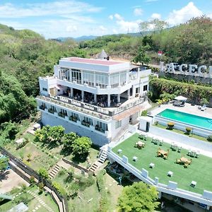 La Cecile Hotel & Cafe Komodo